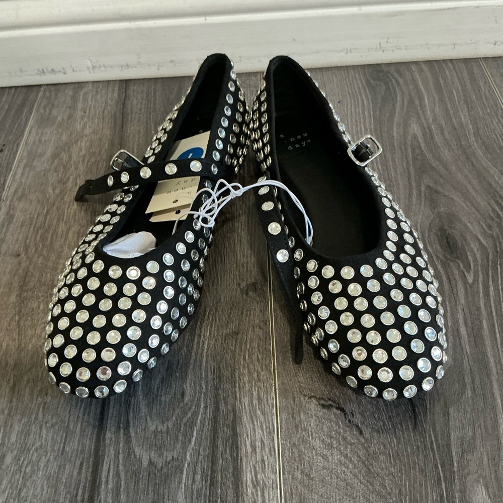 Women’s  Issa Rhinestone Ballet Flat. - Picture 9 of 16